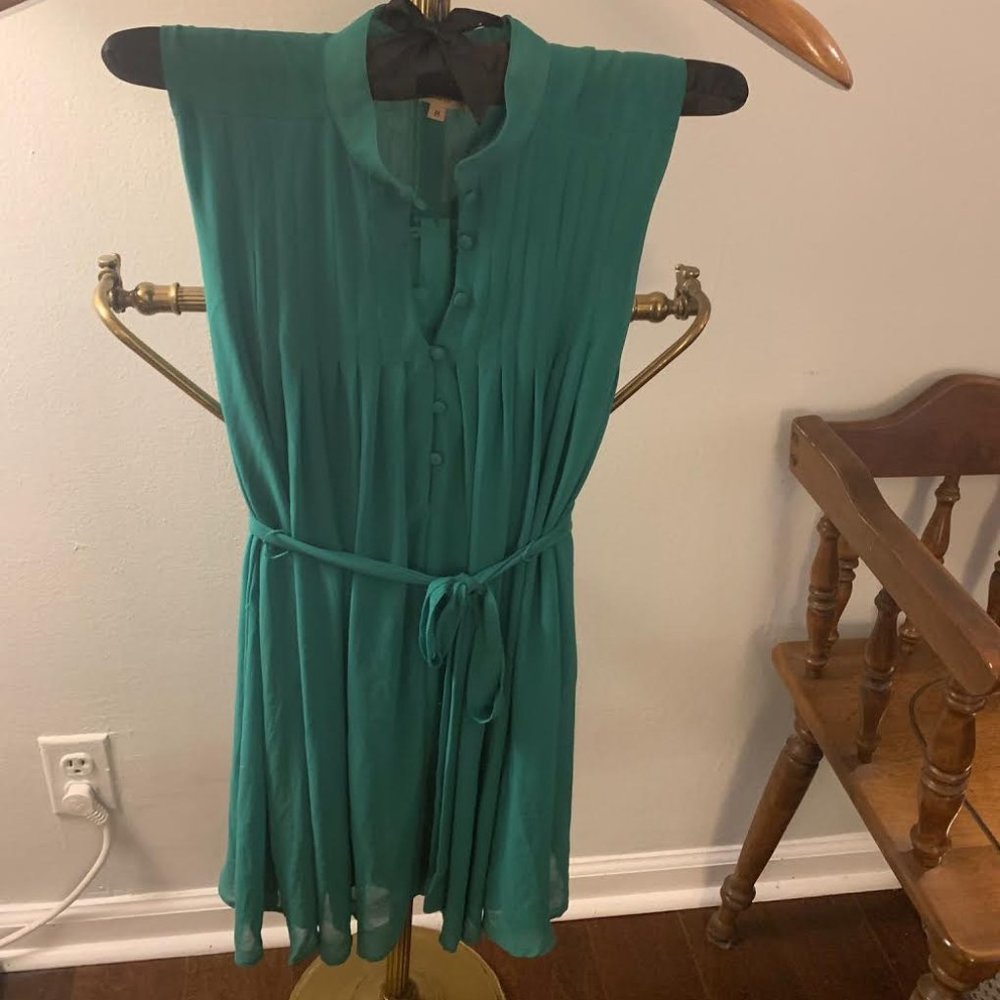 green tie waist dress